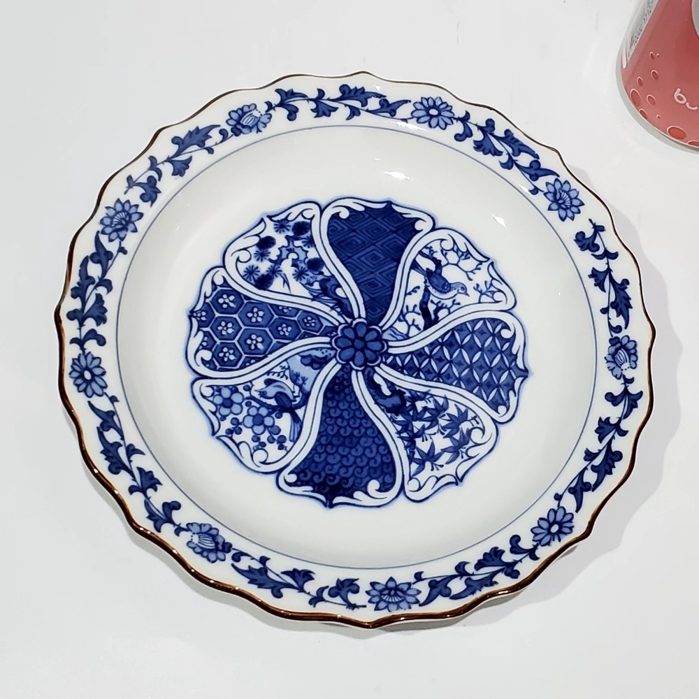Vntg Andrea by Sadek Blue & White Japanese Floral 7 5/8" Plate Dark Gold Trim